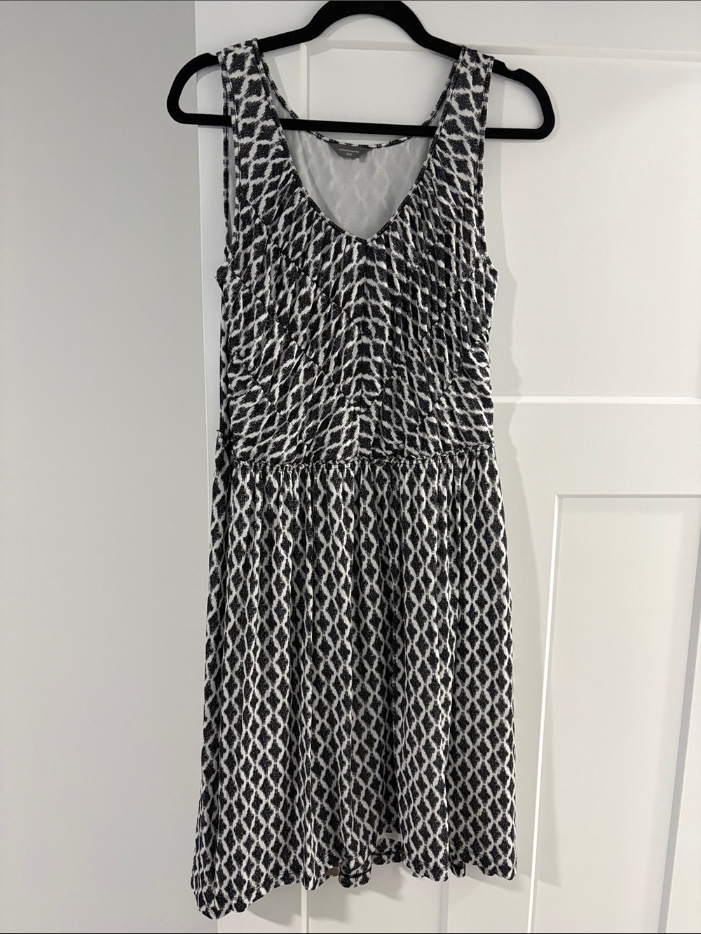 Denver Hayes - Black and white patterned dress - Size Medium